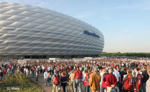 Allianz bietet Fan-Police für FC-Bayern-Spiele