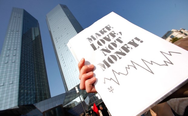 Versicherungsexperten verdienen rund 5.000 Euro weniger als Banker