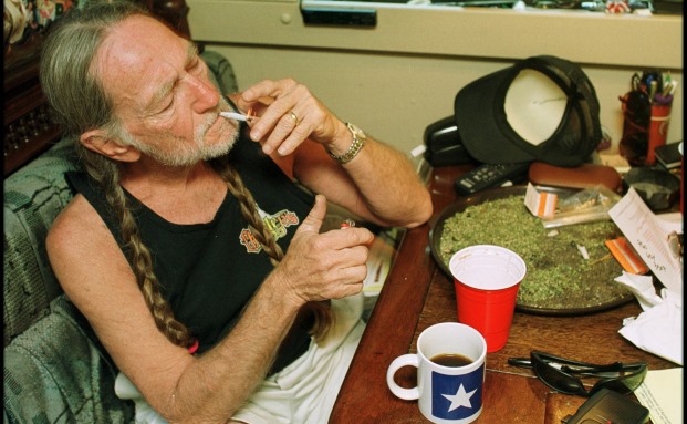 Mann bessert schmale Rente durch Cannabis-Anbau auf