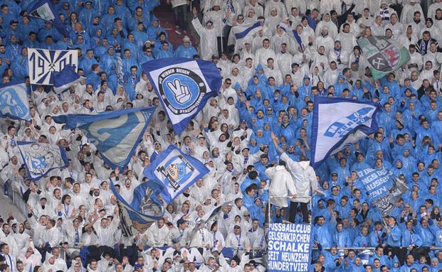 R+V steigt bei Schalke ein