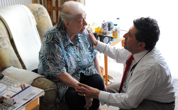 Deutsche wissen über Pflegeversicherung nicht Bescheid