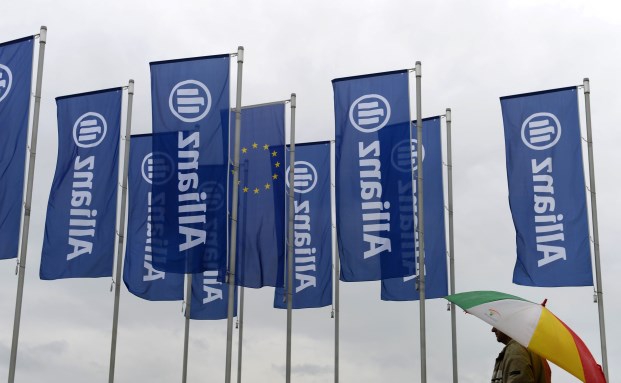 Allianz-Vertreter lassen auf Facebook Dampf ab