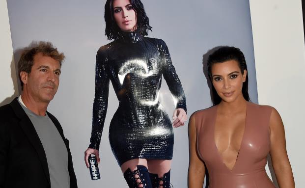 Wie Kim Kardashian aus fünf Paar Schuhen 12.500 Dollar machte