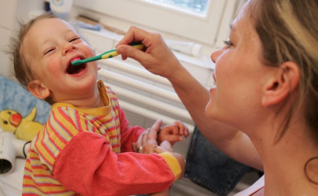 Wie Neu-Eltern bei der Altersvorsorge Geld sparen können