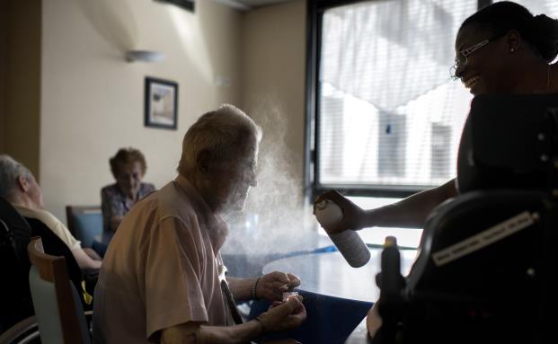 So können Sie sich im Pflegefall vor Kostenfallen schützen