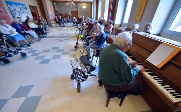Das sind die besten Pflege-Policen nach Leistung und Beitrag
