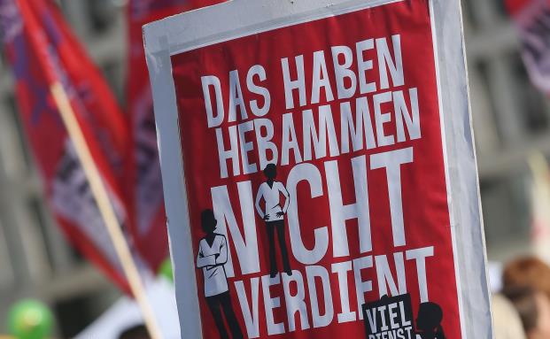 Die Warnung ist deutlich: Der Beruf der Hebamme ist in Gefahr