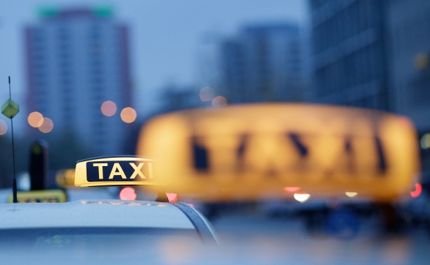 Detektiv weist Taxifahrer Versicherungsbetrug nach