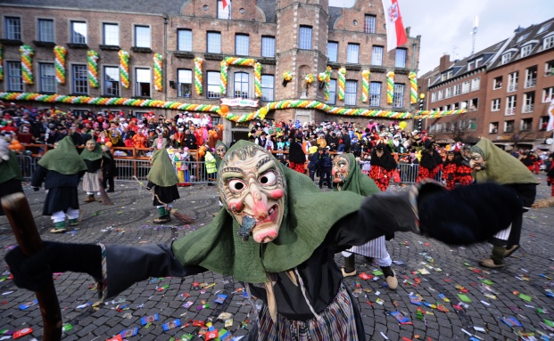 Düsseldorf sagt wegen Sturms den Rosenmontagsumzug ab
