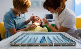 Worauf man beim Kauf einer Zahnzusatzpolice achten sollte