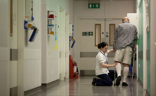 Pflegepersonal trägt hohes Risiko der Berufsunfähigkeit