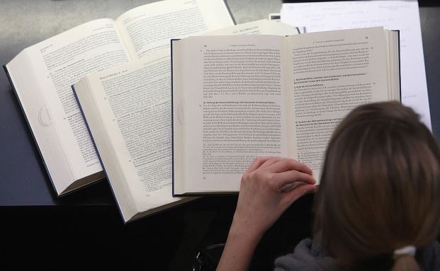 Deutsche Makler Akademie kooperiert mit Wolters Kluwer