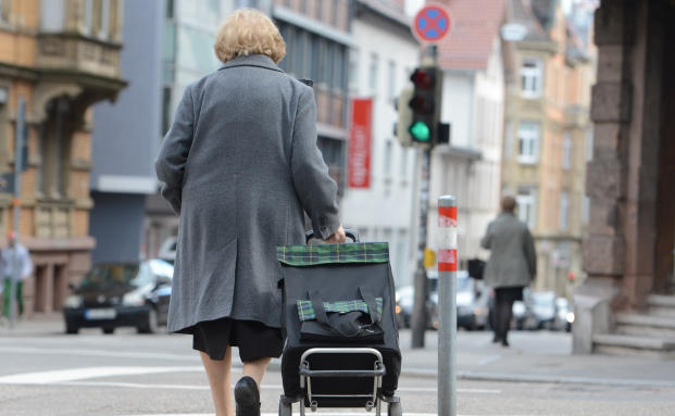 Versicherung und Zeitschriftenabo für 75-Jährige