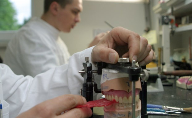 Jeder zweite Deutsche braucht heute Zahnersatz