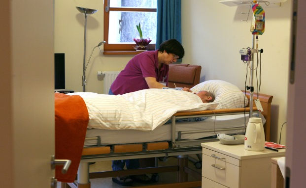 90 Prozent der Pflegedienste verstoßen gegen Patientenverfügung