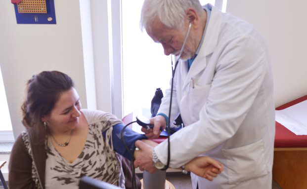 „Eine GKV kostet 2017 etwa 800 Euro pro Monat für einen Versicherten“