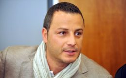 Sucht Göker Insider-Informationen zu Allianz und Barmenia?