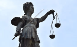 Ehepaar verliert Versicherungsschutz im Urlaub