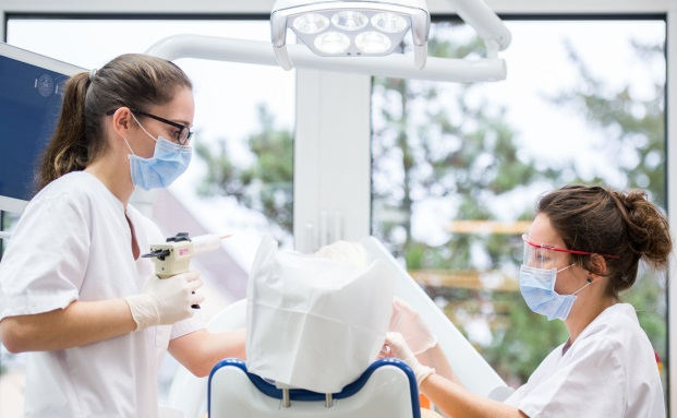 Deutsche schließen 400.000 Zahnzusatzversicherungen ab