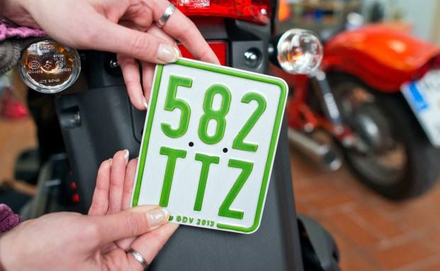 Neue Schildervorschriften für Mofas und Mopeds