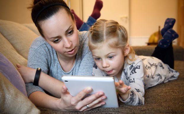 Frauen arbeiten länger unbezahlt als Männer