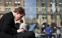 Die Hälfte der Deutschen würde Versicherung online abschließen