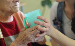 Pflegenden Angehörigen droht oft die Altersarmut