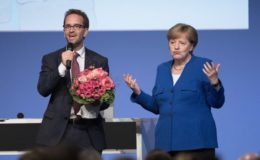 Merkel hält Deutschlandrente für interessantes Produkt