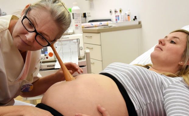 Hebammen bis 2021 haftpflichtversichert