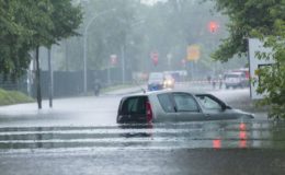 Zahlt die Kfz-Versicherung bei Schäden durch Starkregen?