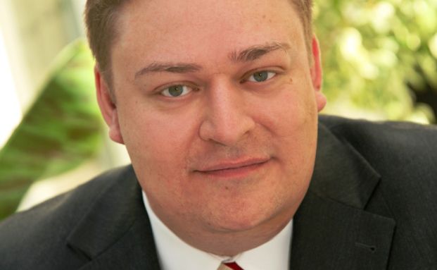 „Honorarberater müssen Verbraucherverdummung die rote Karte zeigen“