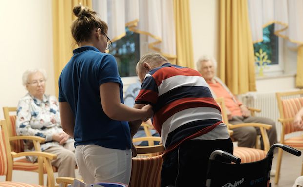 Arbeitgeberverband fordert Ministerium für Altenpflege