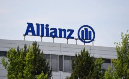 Vertreterin verklagt Allianz