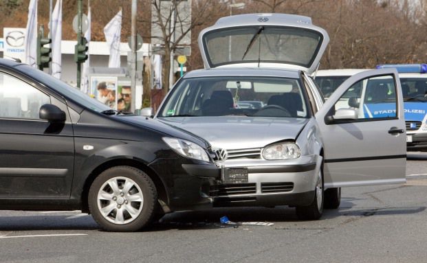 Wie verhalte ich mich nach einem Autounfall richtig?