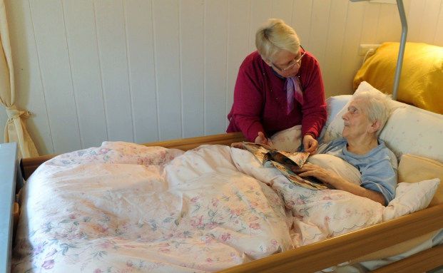 Wenn die Pflege von Mutter oder Vater die eigene Vorsorge gefährdet