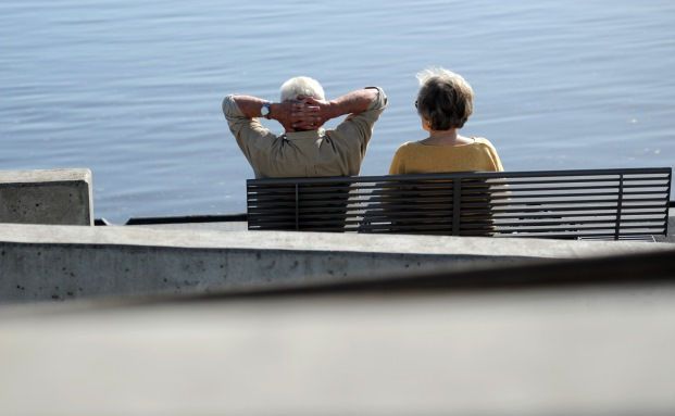 Frauen bekommen nur halb so viel Rente wie Männer