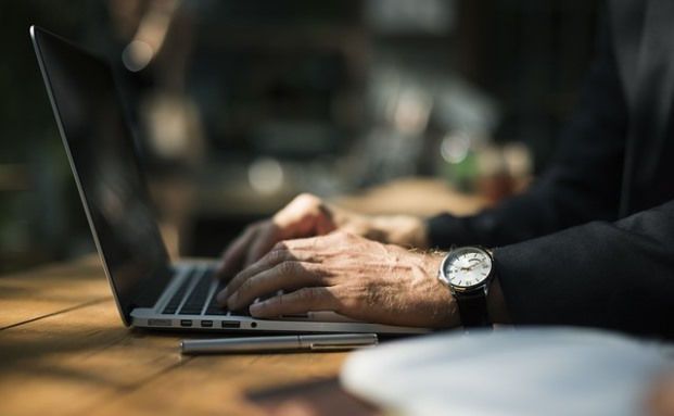 Moneymeets bietet Überprüfung von Versicherungsverträgen