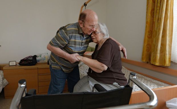 Arbeitnehmer pflegen Angehörige häufig selbst