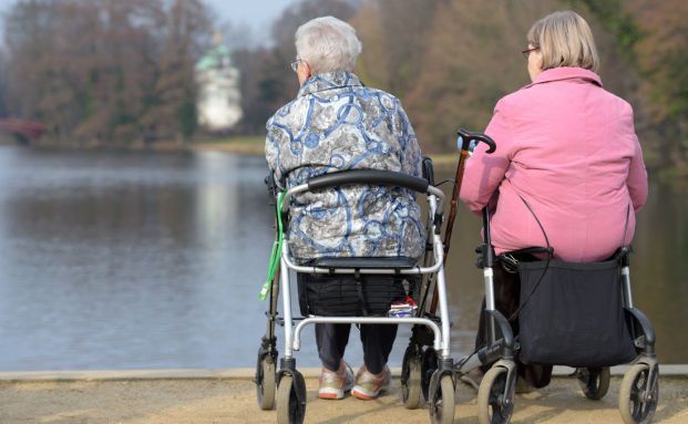 Frauen im Rentenalter sorgen sich ums Geld