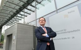 Bafin-Chef Hufeld spricht sich gegen Verkaufsverbot für Bestände aus