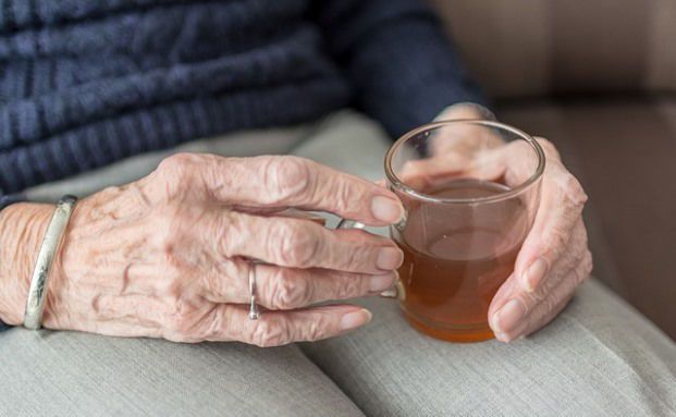 Frau bezieht zehn Jahre zu Unrecht Rente