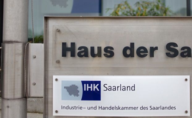 Versicherungsmaklererlaubnis darf wegen Betrugs entzogen werden