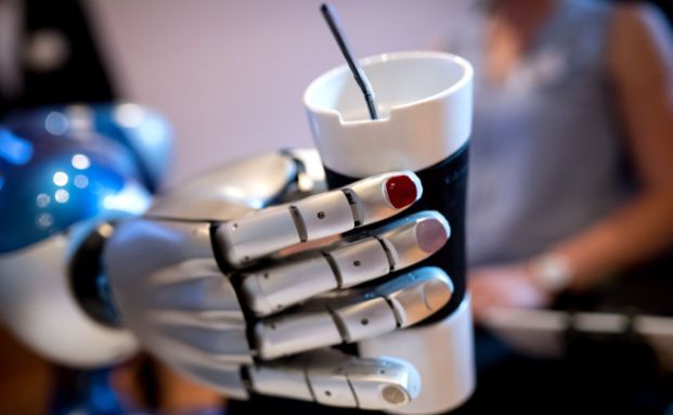 Bundesbürger würden Pflegeroboter akzeptieren