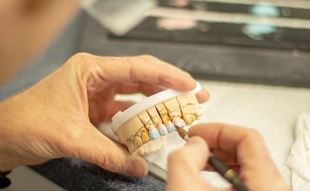 Versicherer darf auf vermuteten Behandlungsfehler hinweisen