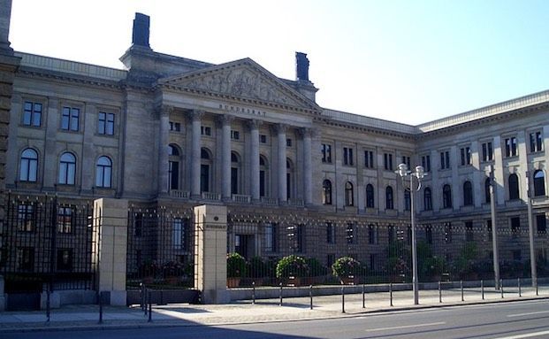 Bundestag gibt grünes Licht für Vermittler-Verordnung
