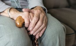 Fast die Hälfte der Deutschen will keine höheren Pflegebeiträge zahlen