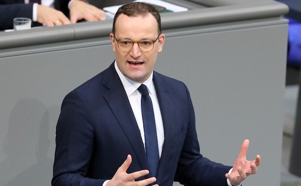 Spahn will Kinderlose stärker zur Kasse bitten