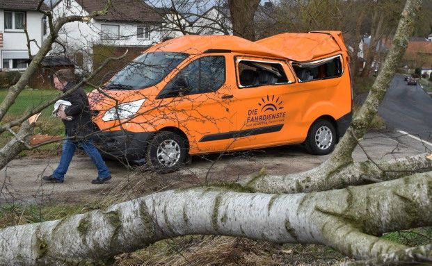 Vermittler von trödelnden Versicherern genervt