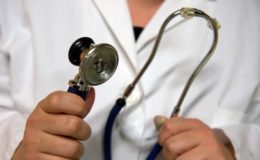 Krankenkassen fordern Sprechzeiten am Wochenende und abends