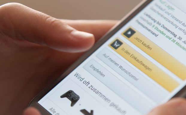 Mehr als jeder Dritte würde eine Police bei Amazon, Google & Co. kaufen